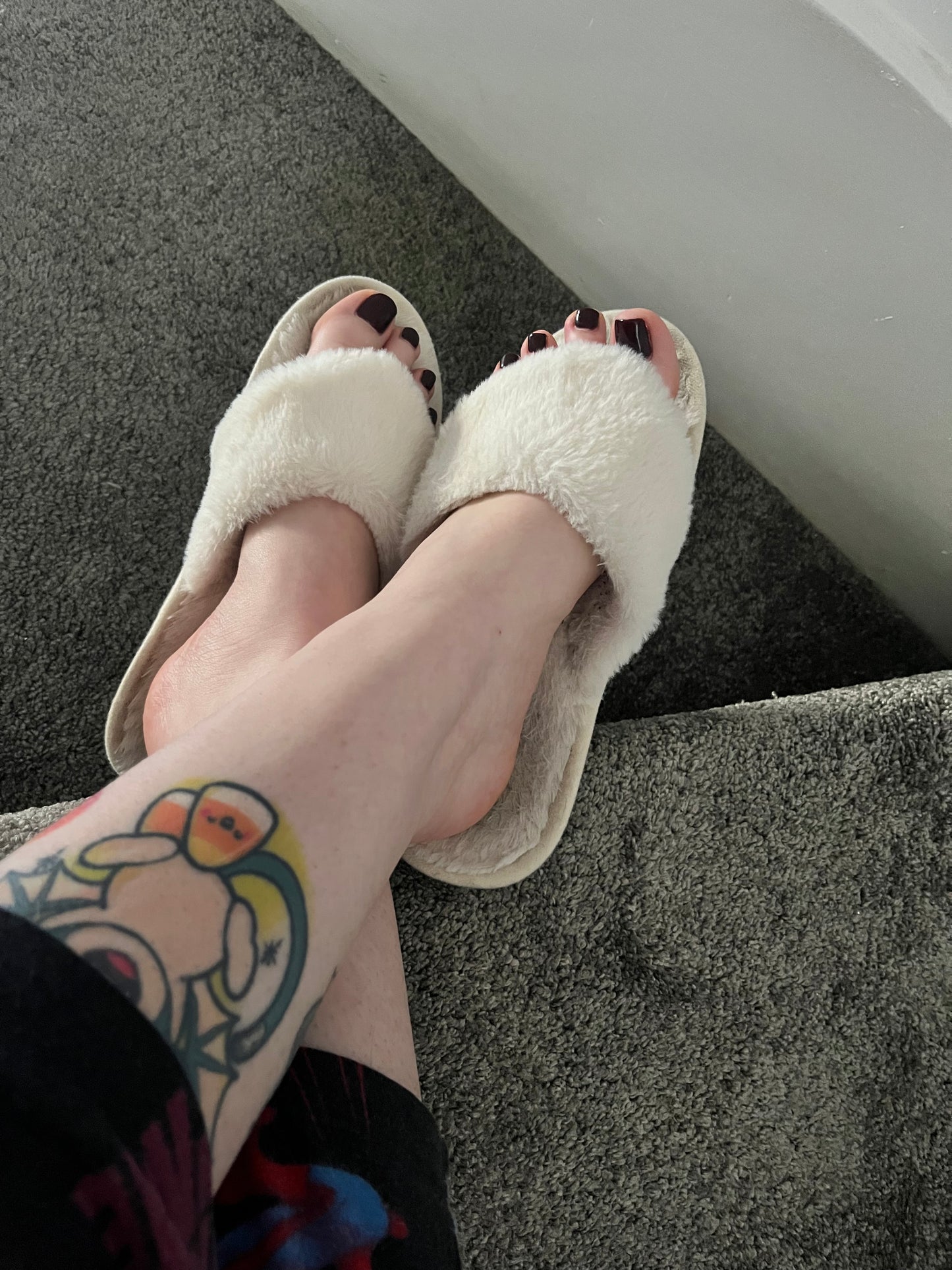 Very Well Worn White Flip Flop Slippers