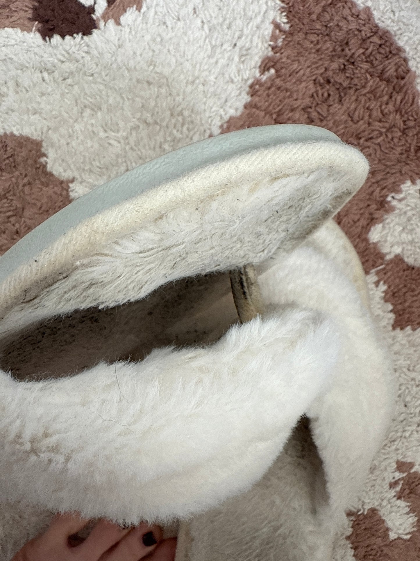 Very Well Worn White Flip Flop Slippers