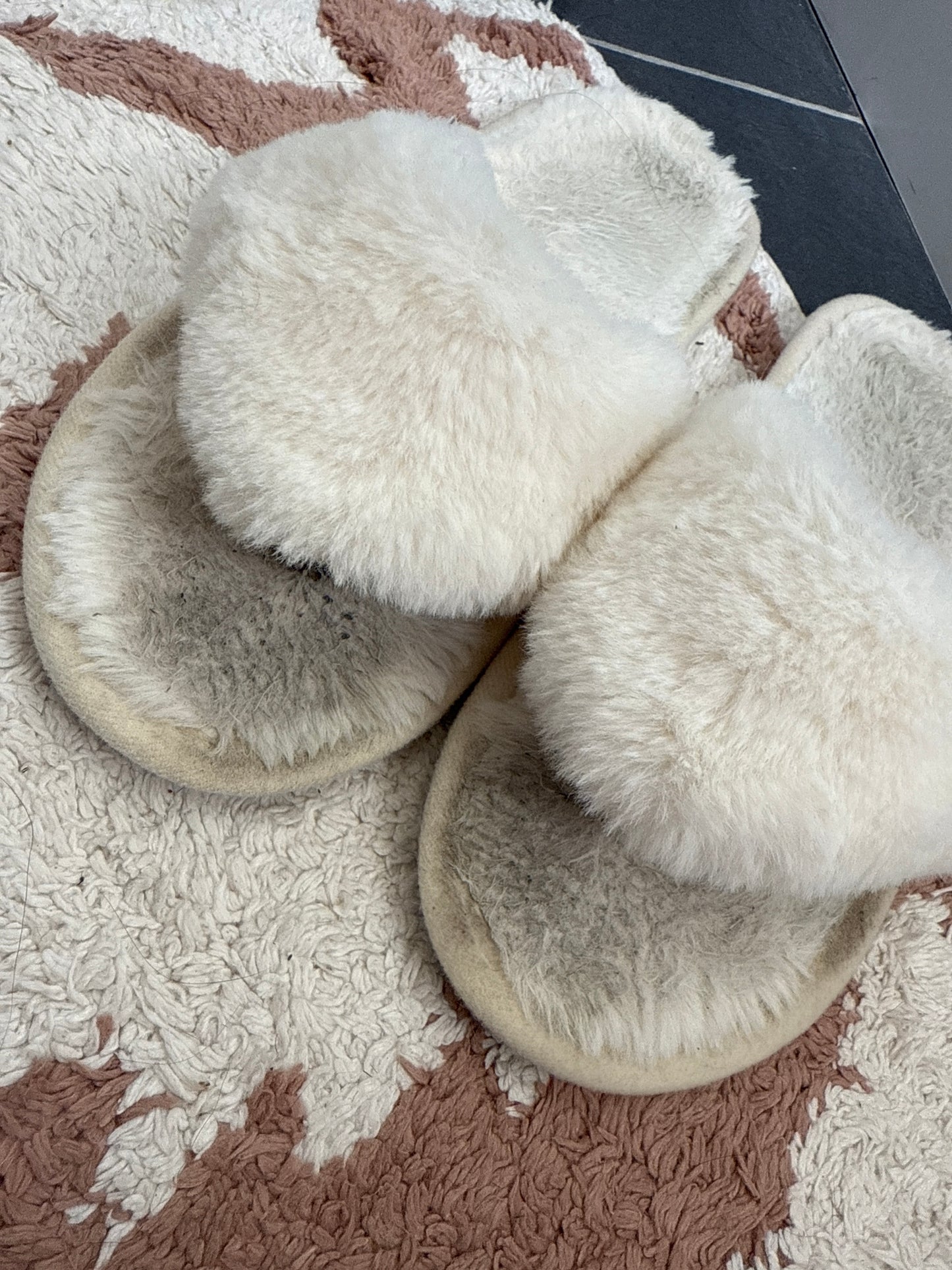 Very Well Worn White Flip Flop Slippers